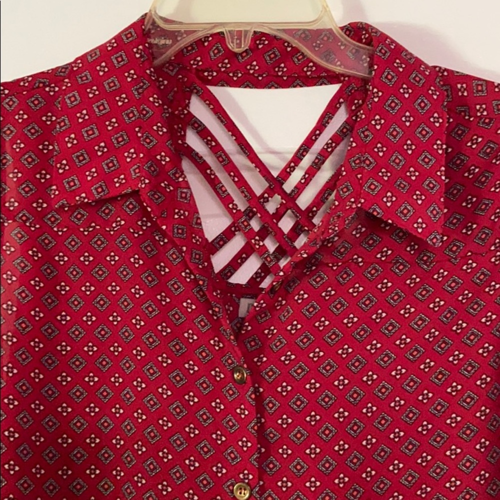 Unique top with cut-out design on the upper back —so cute!